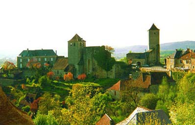 "Vue de l'église St Christophe,  avec, à droite, la Tour de garde", photo : Pascal POIRIER, 1998